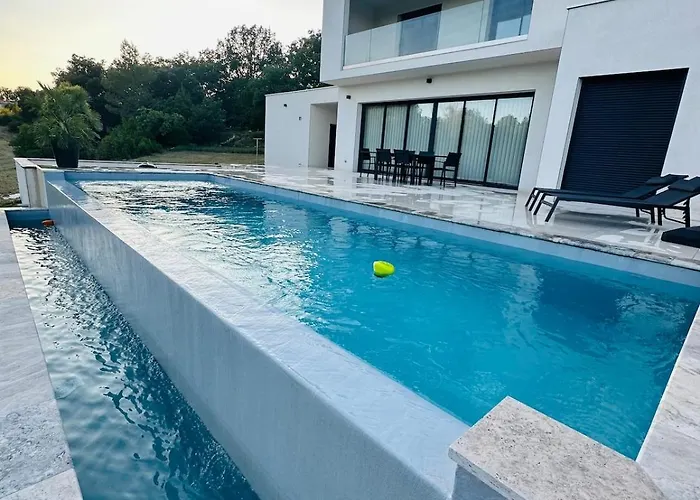 Moderne Avec Piscine *